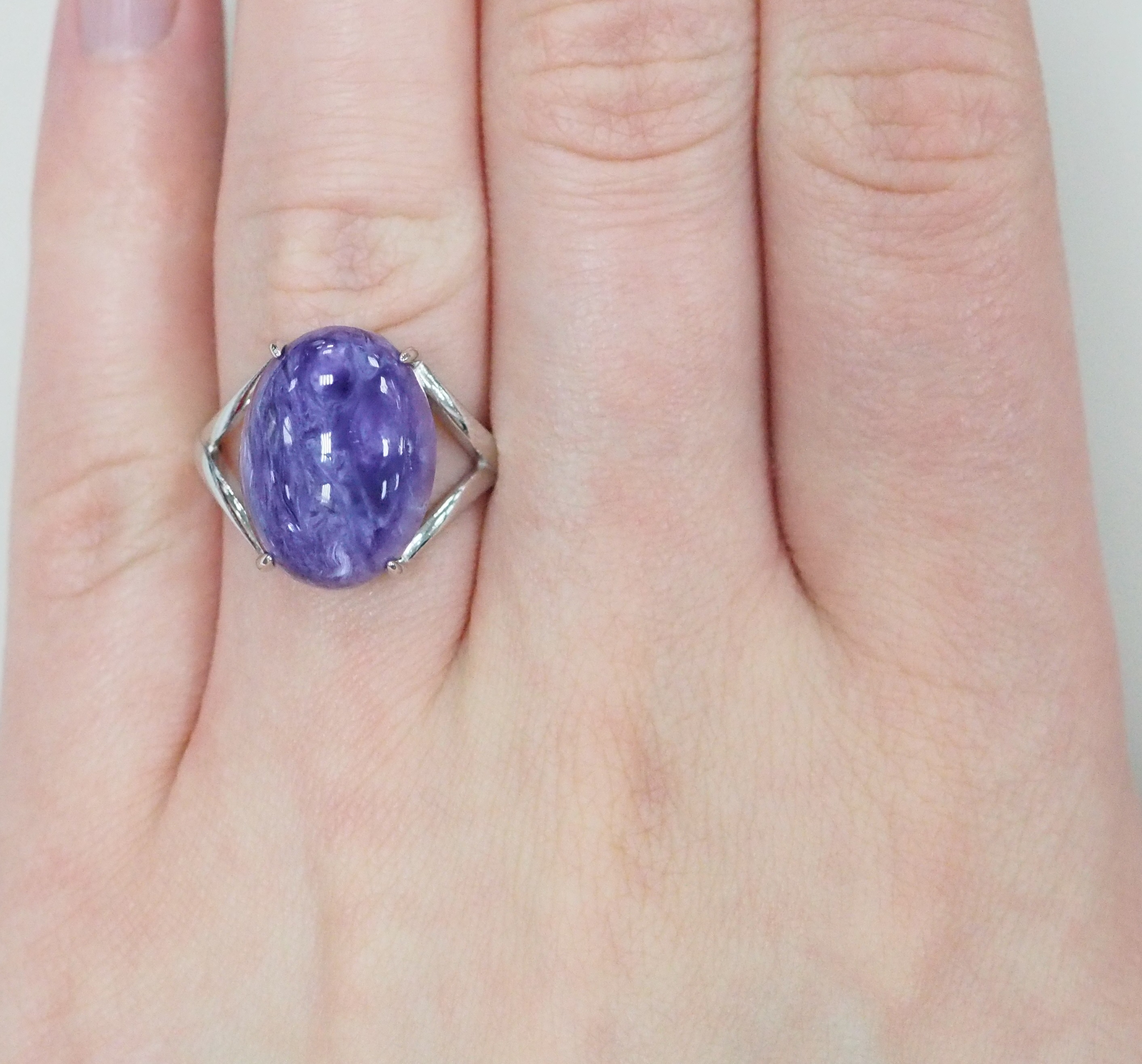 Серебряное кольцо с чароитом